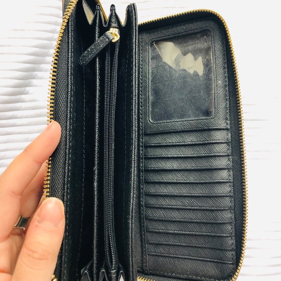 Black and Gold Michael Kors Wallet - Picture 3 of 5